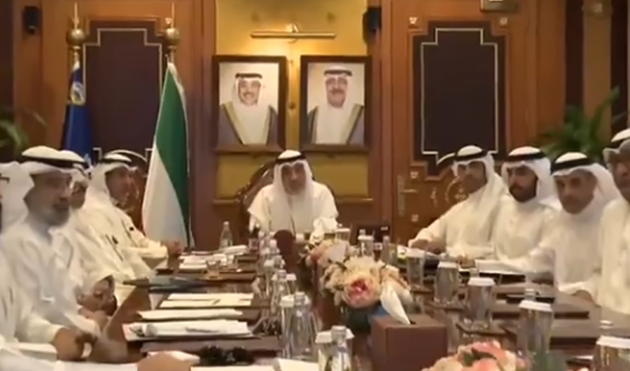 وزير الداخلية يترأس الاجتماع الأول للفريق المعني بتنظيم إنشاء الحسينيات والمساجد