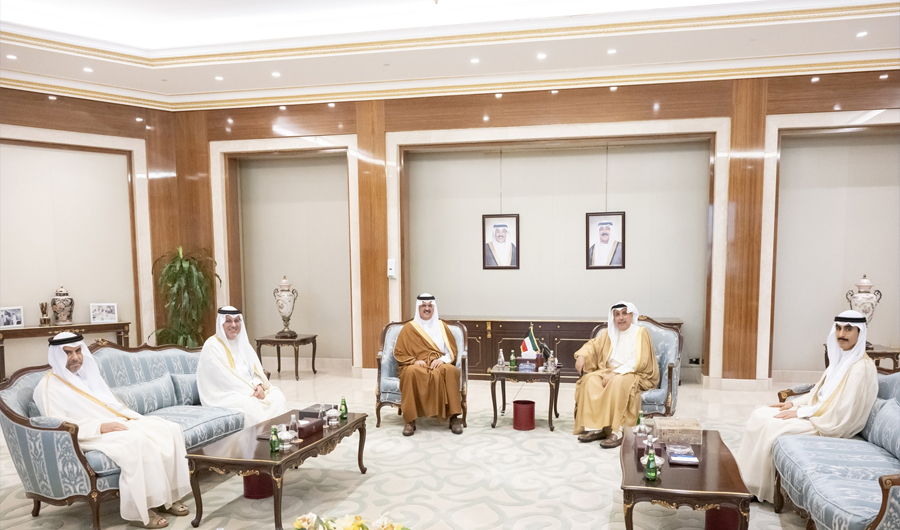 وزير شؤون الديوان الأميري يستقبل سفراء السعودية والبحرين وقطر