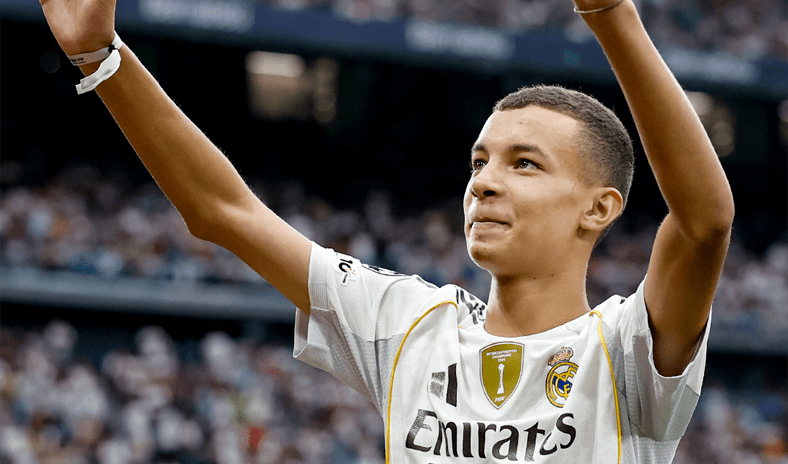 عبدالرحيم أوحيدة يفتتح مباراة ريال مدريد بمبادرة إنسانية لضحايا زلزال الحوز