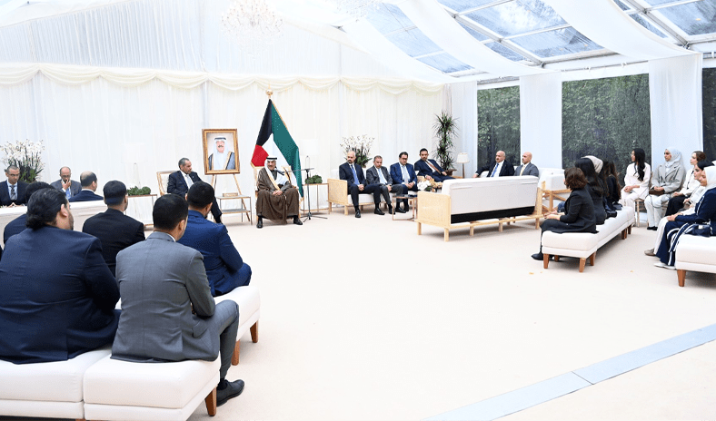 سمو ولي العهد يستقبل عدداً من طلبة الكويت المتميزين الدارسين في المملكة المتحدة