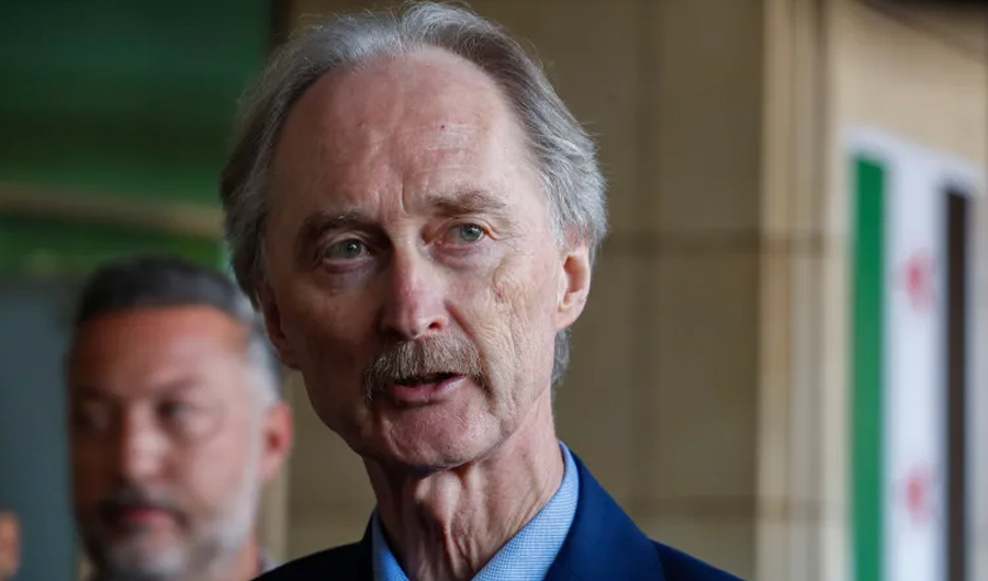 المبعوث الأممي لسوريا يعلن التنحي وينتقد هجمات إسرائيل