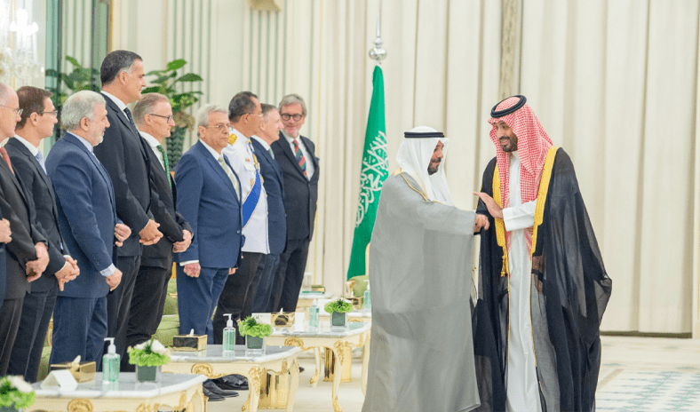 سفير الكويت يسلم أوراق اعتماده لولي العهد السعودي نيابة عن خادم الشريفين