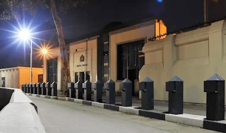 مصر تُزيل جميع الحواجز أمام السفارات الأجنبية وتفتح الطرق المؤدية إليها