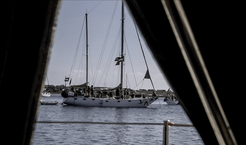 130 شخصية عامة في فرنسا وبلجيكا تطالب بحماية أسطول الصمود