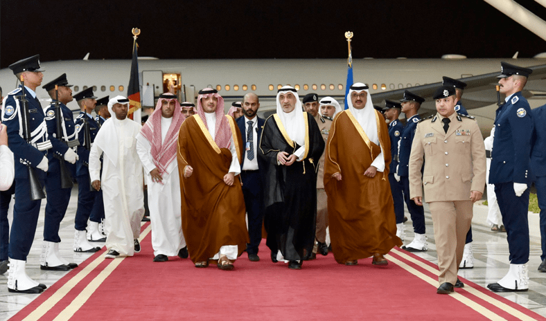 النائب الأول استقبل وزير الداخلية السعودي لدى وصوله إلى البلاد النائب الأول استقبل وزير الداخلية السعودي لدى وصوله إلى البلاد