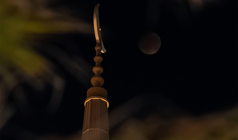 مساجد الكويت تؤدي صلاة الخسوف عملاً بالسنة النبوية