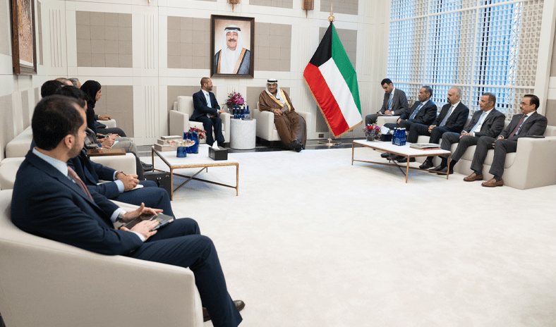 ممثل سمو أمير البلاد سمو ولي العهد يستقبل وزير الخارجية العُماني