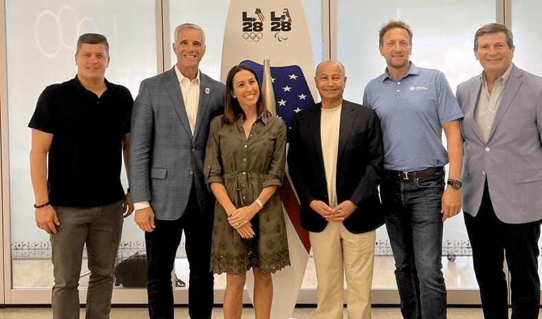 رئيس الاتحاد الدولي للألعاب المائية حسين المسلم يتفقد منشآت لوس انجلوس المائية