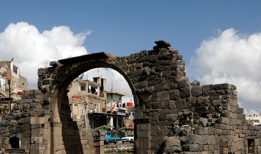 محافظ السويداء يدعو لبدء صفحة جديدة وينفي إشاعات الفتنة