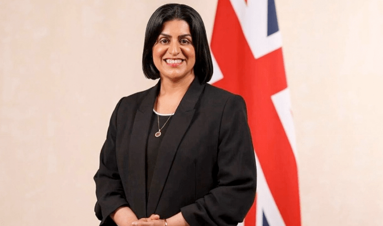 شابانا محمود.. أول مسلمة من أصول باكستانية تتولى وزارة الداخلية في بريطانيا شابانا محمود.. أول مسلمة من أصول باكستانية تتولى وزارة الداخلية في بريطانيا