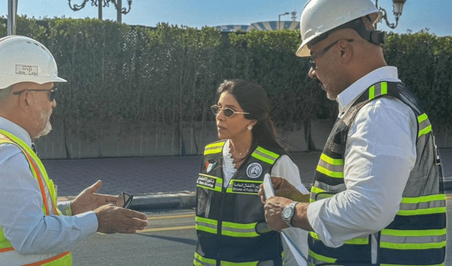 وزيرة الأشغال تتفقد أعمال الصيانة الجذرية في شارع دمشق وزيرة الأشغال تتفقد أعمال الصيانة الجذرية في شارع دمشق