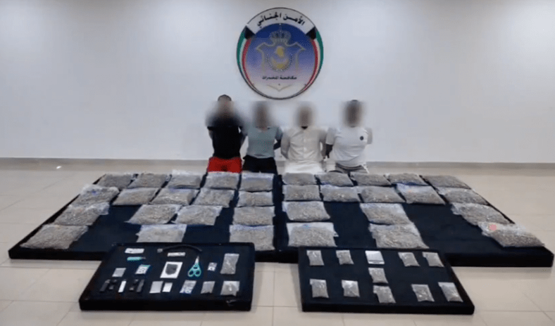 ضبط 4 أشخاص بينهم عسكريان في &laquo;الداخلية&raquo; بحوزتهم كميات كبيرة من المخدرات