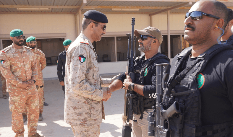 رئيس الأركان العامة للجيش الكويتي يقوم بزيارة إلى لواء &laquo;المغاوير / 25&raquo;