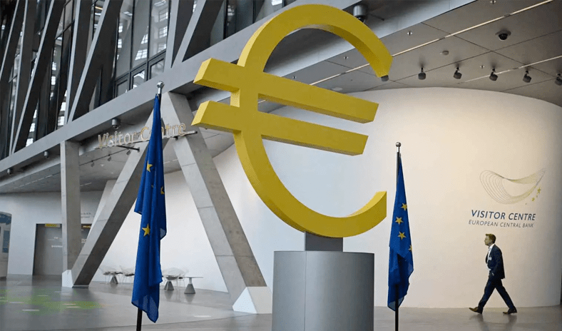 المركزي الأوروبي يثبت أسعار الفائدة للمرة الثالثة على التوالي المركزي الأوروبي يثبت أسعار الفائدة للمرة الثالثة على التوالي
