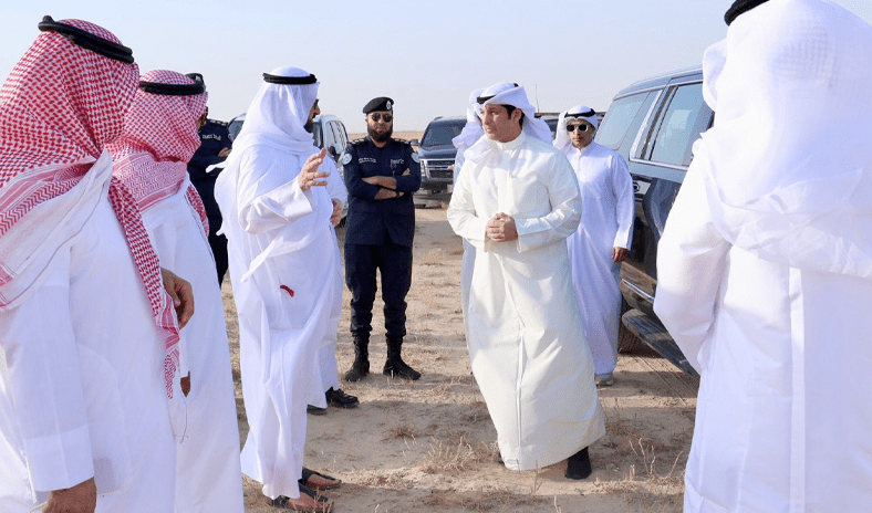 الوزير المطيري يؤكد تسخير كافة الامكانيات لانجاح النسخة الأولى لبطولة كأس الإمارات العالمي لسباقات الصقور بالكويت