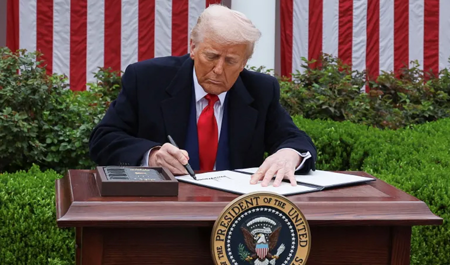 ترامب يوقع أمراً رئاسياً يعتبر أي هجوم على قطر تهديداً لأمن الولايات المتحدة