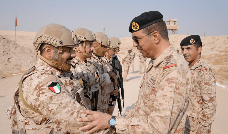 رئيس الأركان العامة للجيش يقوم بزيارة إلى لواء «صالح المحمد الآلي /94» رئيس الأركان العامة للجيش يقوم بزيارة إلى لواء «صالح المحمد الآلي /94»