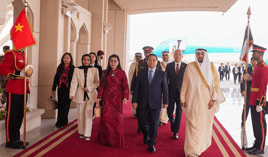 رئيس وزراء فيتنام يصل إلى البلاد في زيارة رسمية