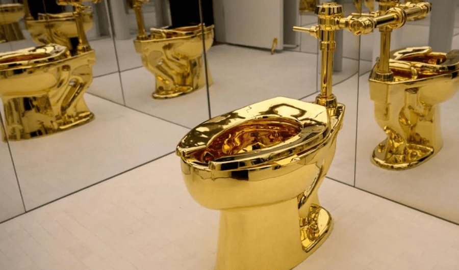 بيع مرحاض ذهبي مقابل 12.1 مليون دولار.. في مزاد بنيويورك