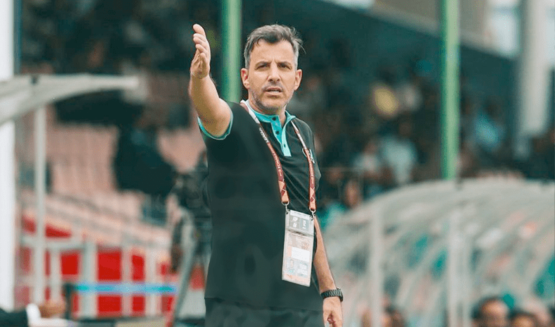 العربي ينهي عقود المدرب البرتغالي ماركو ألفيس ومدرب ومساعديه