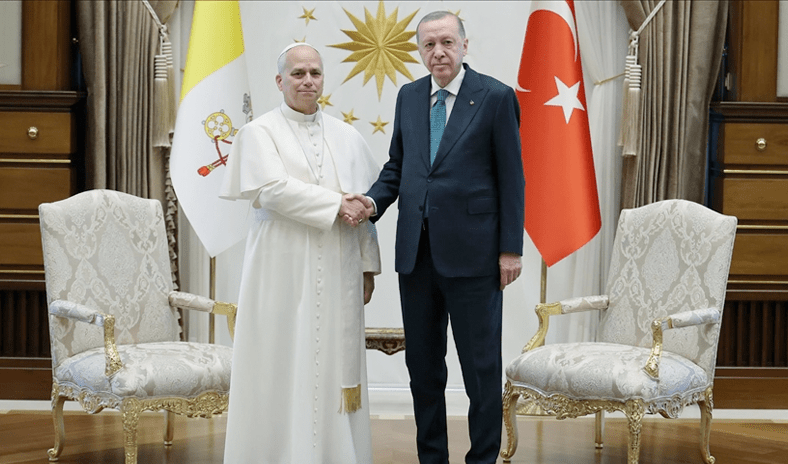 أردوغان يلتقي البابا ليو الرابع عشر في المجمع الرئاسي بأنقرة