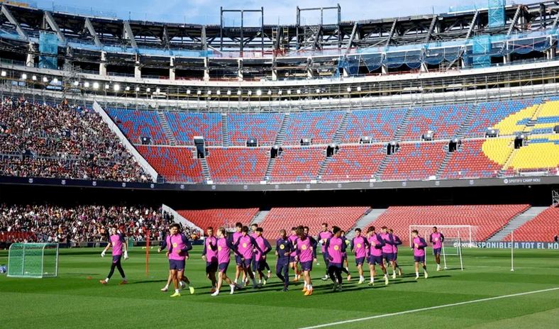 عودة برشلونة إلى كامب نو تعيد الحياة لسكان كتالونيا بعد ركود اقتصادي