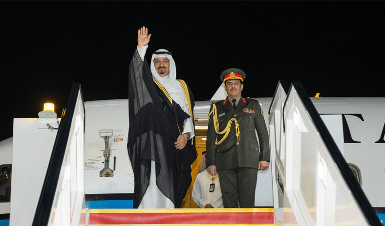 ممثل سمو أمير البلاد سمو رئيس الوزراء يغادر البلاد متوجها إلى قطر ممثل سمو أمير البلاد سمو رئيس الوزراء يغادر البلاد متوجها إلى قطر