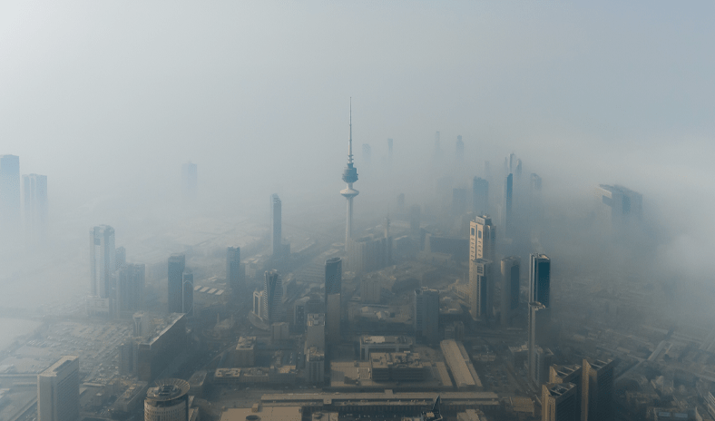 تحذير جوي: انخفاض الرؤية الأفقية بسبب الضباب تحذير جوي: انخفاض الرؤية الأفقية بسبب الضباب