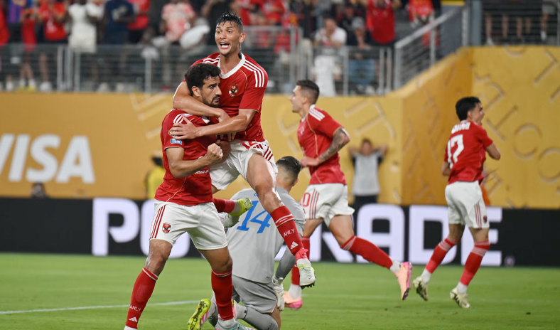 الأهلي المصري يتوج بلقب كأس السوبر بعد تغلبه على الزمالك 2-0 الأهلي المصري يتوج بلقب كأس السوبر بعد تغلبه على الزمالك 2-0