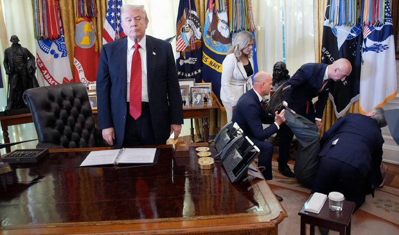 مسؤول في شركة أدوية يفقد وعيه في المكتب البيضاوي بوجود ترامب