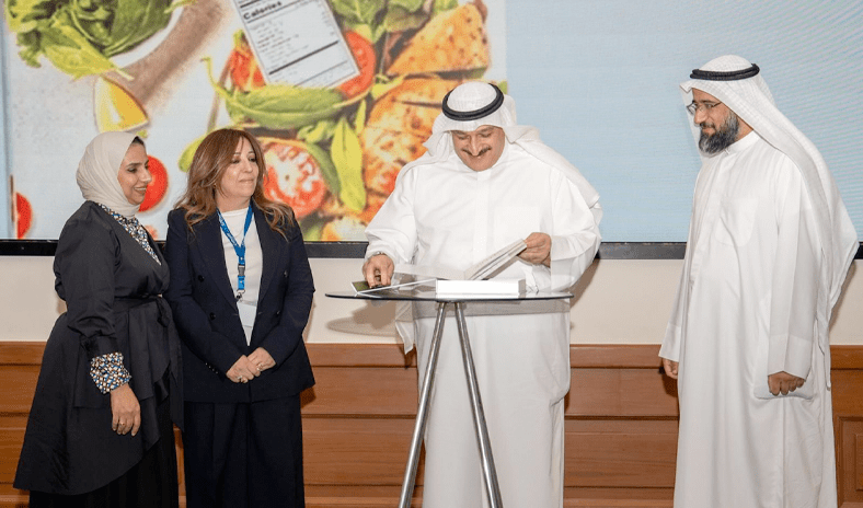 وزير الصحة يدشن دليل الوصفات الغذائية الصحية لتعزيز جودة وحوكمة خدمات الإطعام بالمستشفيات وزير الصحة يدشن دليل الوصفات الغذائية الصحية لتعزيز جودة وحوكمة خدمات الإطعام بالمستشفيات