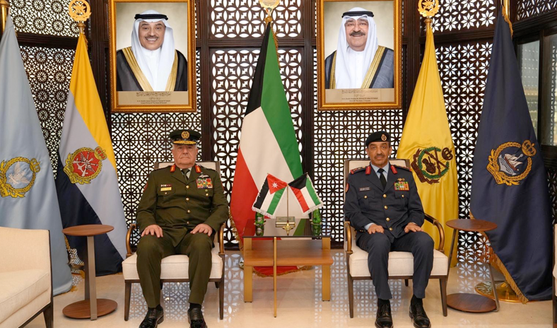 رئيس الأركان العامة للجيش يبحث مع نظيره الأردني موضوعات مشتركة