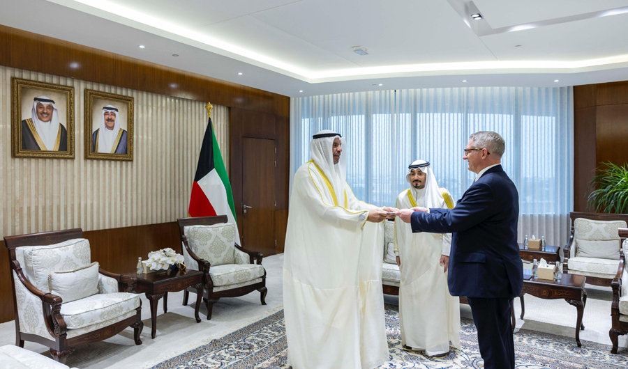 وزير الخارجية يتسلم نسخة من أوراق اعتماد سفير فنلندا الجديد لدى البلاد