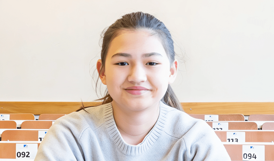 ألمانية من أصل أفغاني تبلغ 12 عاماً.. تبدأ دراسة الاقتصاد بجامعة بون