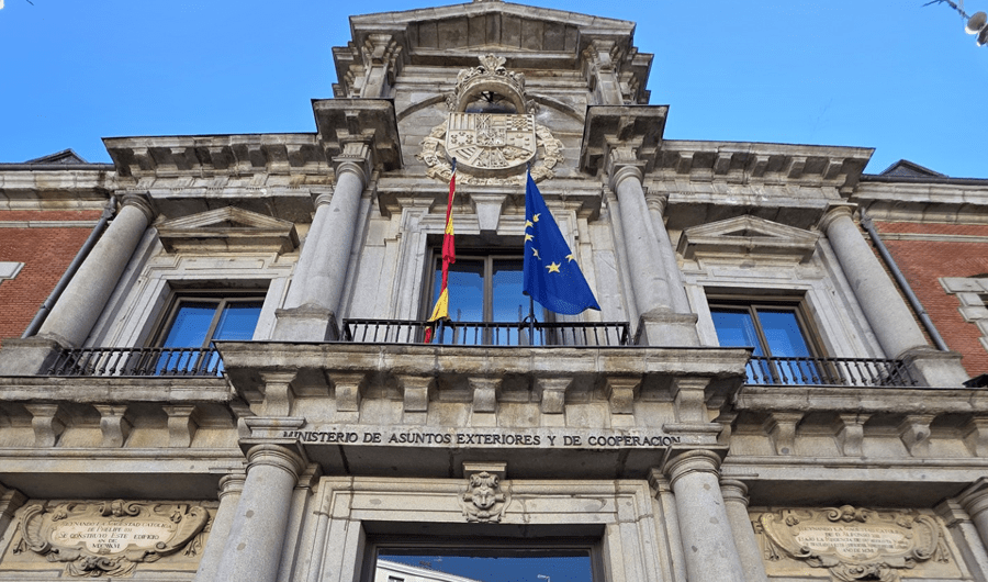 إسبانيا تستضيف قمة الاستخدام المسؤول للذكاء الاصطناعي عسكرياً