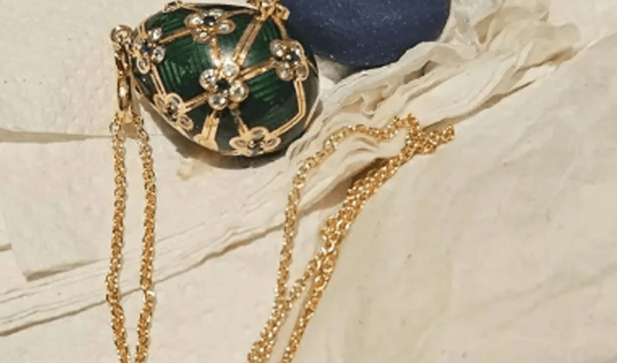 شرطة نيوزيلندا تستعيد قلادة ابتلعها لص في متجر مجوهرات