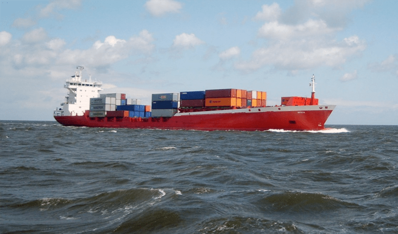 أوكرانيا تتهم روسيا باستهداف سفينة تركية متجهة إلى مصر