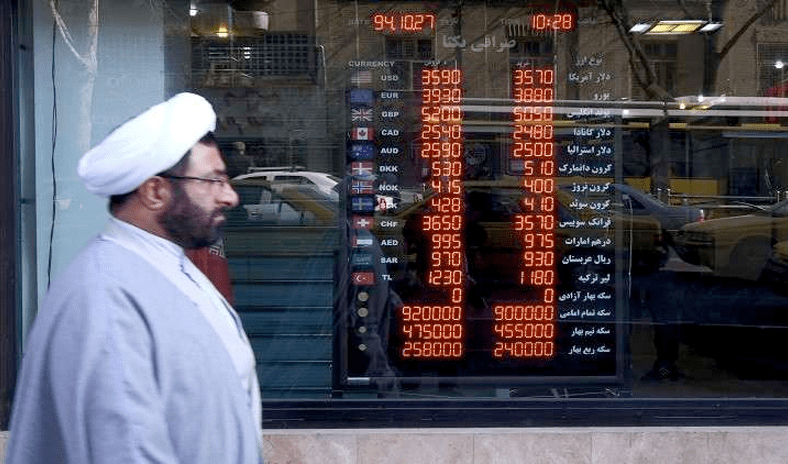 استقالة محافظ البنك المركزي الإيراني وسط هبوط حاد للعملة