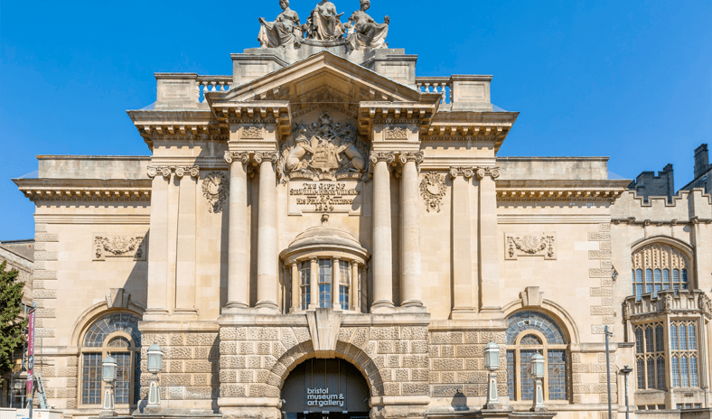 سطو على متحف بريستول في بريطانيا..وسرقة قطع أثرية &laquo;لا تقدر بثمن&raquo;