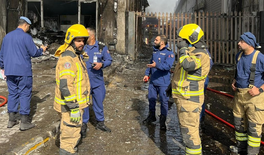 &laquo;الإطفاء&raquo; تتعامل مع حريق كبير في &laquo;صناعية الأحمدي&raquo;