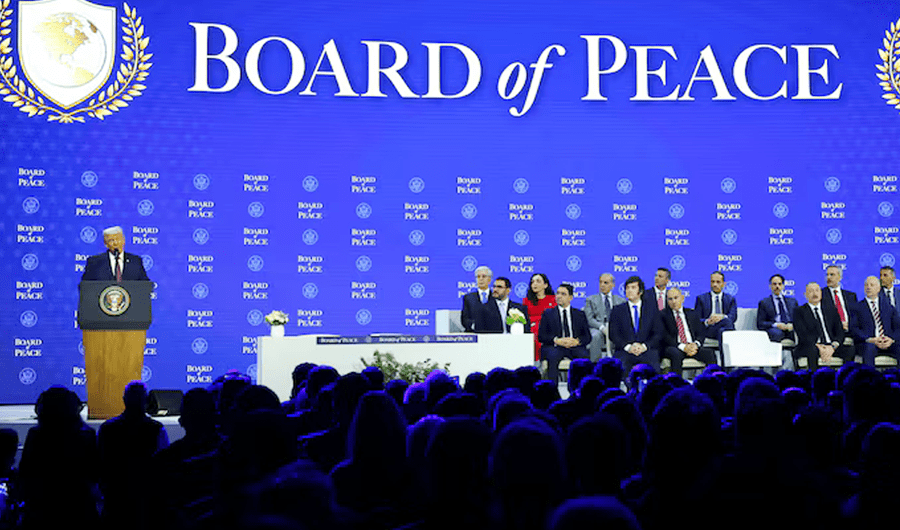 الرئيس الأميركي دشن مراسم توقيع ميثاق «مجلس السلام» في دافوس الرئيس الأميركي دشن مراسم توقيع ميثاق «مجلس السلام» في دافوس