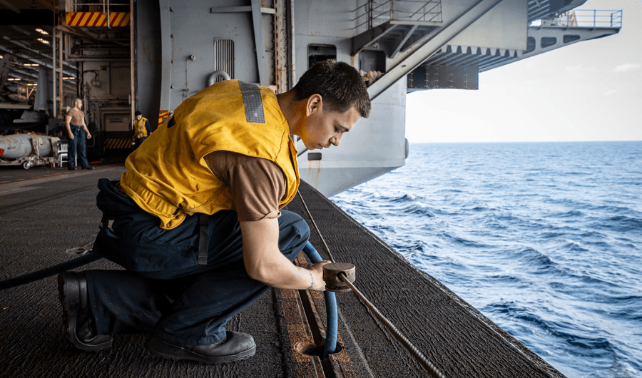 حاملة الطائرات &laquo;ابراهام لينكولن&raquo; تصل إلى الشرق الأوسط