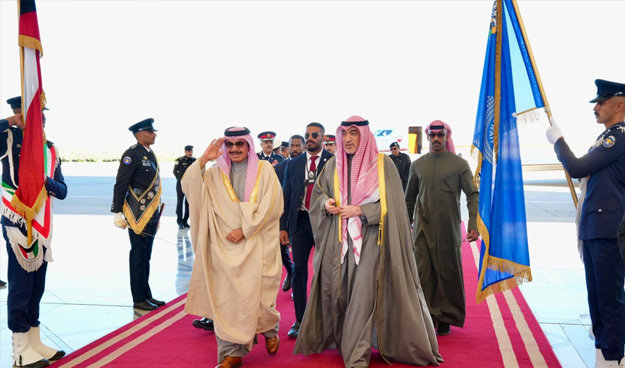 النائب الأول يستقبل وزير الداخلية البحريني في مستهل زيارة رسمية