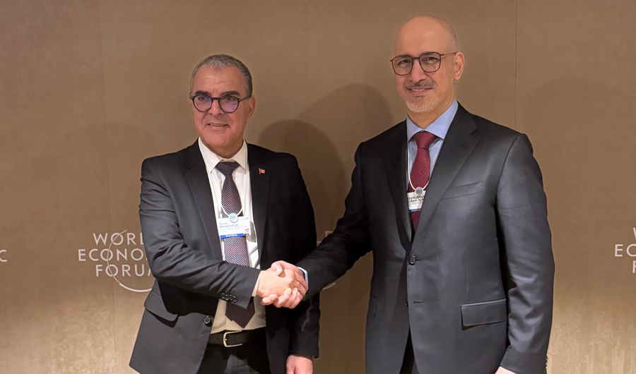 وزير التجارة والصناعة يبحث مع وزير الاقتصاد التونسي في &laquo;دافوس&raquo; توسيع آفاق التعاون