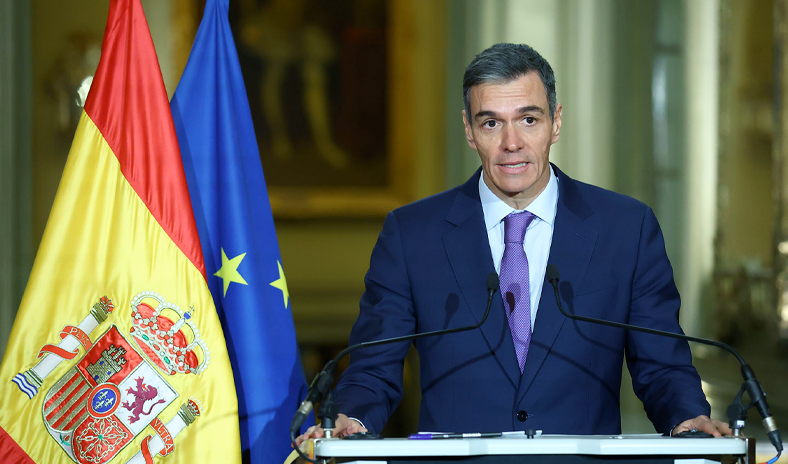 إسبانيا تعلن الحداد الرسمي 3 أيام على ضحايا حادث القطارين