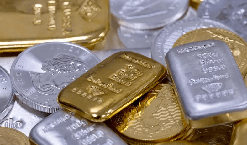 الذهب والفضة يودعان أفضل عام لهما منذ نصف قرن على هبوط