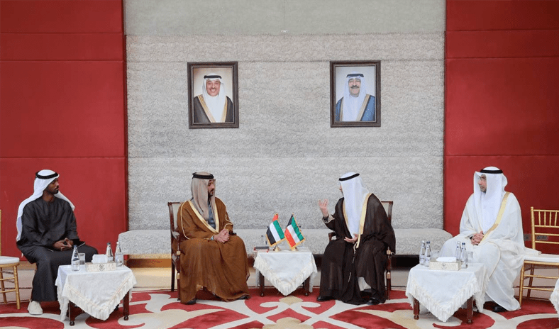 وزير الإعلام يستعرض مع وزير الاقتصاد والسياحة الإماراتي العلاقات المشتركة بالمجال السياحي وسبل تطويرها