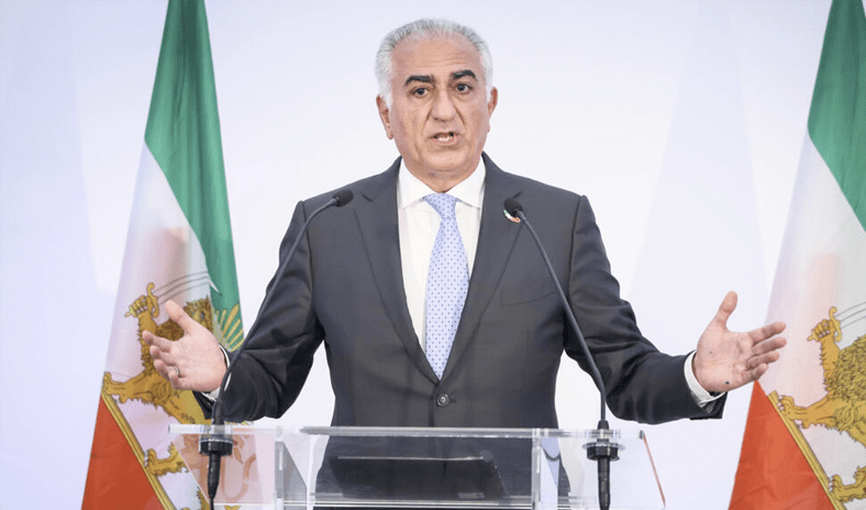 نجل شاه إيران السابق يتعهد بالاعتراف بإسرائيل وإيقاف البرنامج النووي إذا سقط النظام