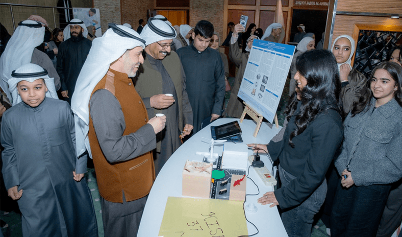 «معهد الأبحاث» يختتم دورته الربيعية الـ37 بمشاركة 42 طالباً وطالبة لتنمية مهارات البحث العلمي «معهد الأبحاث» يختتم دورته الربيعية الـ37 بمشاركة 42 طالباً وطالبة لتنمية مهارات البحث العلمي