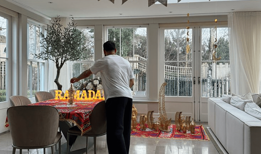 بالزينة والفوانيس.. محمد صلاح يحتفل بشهر رمضان